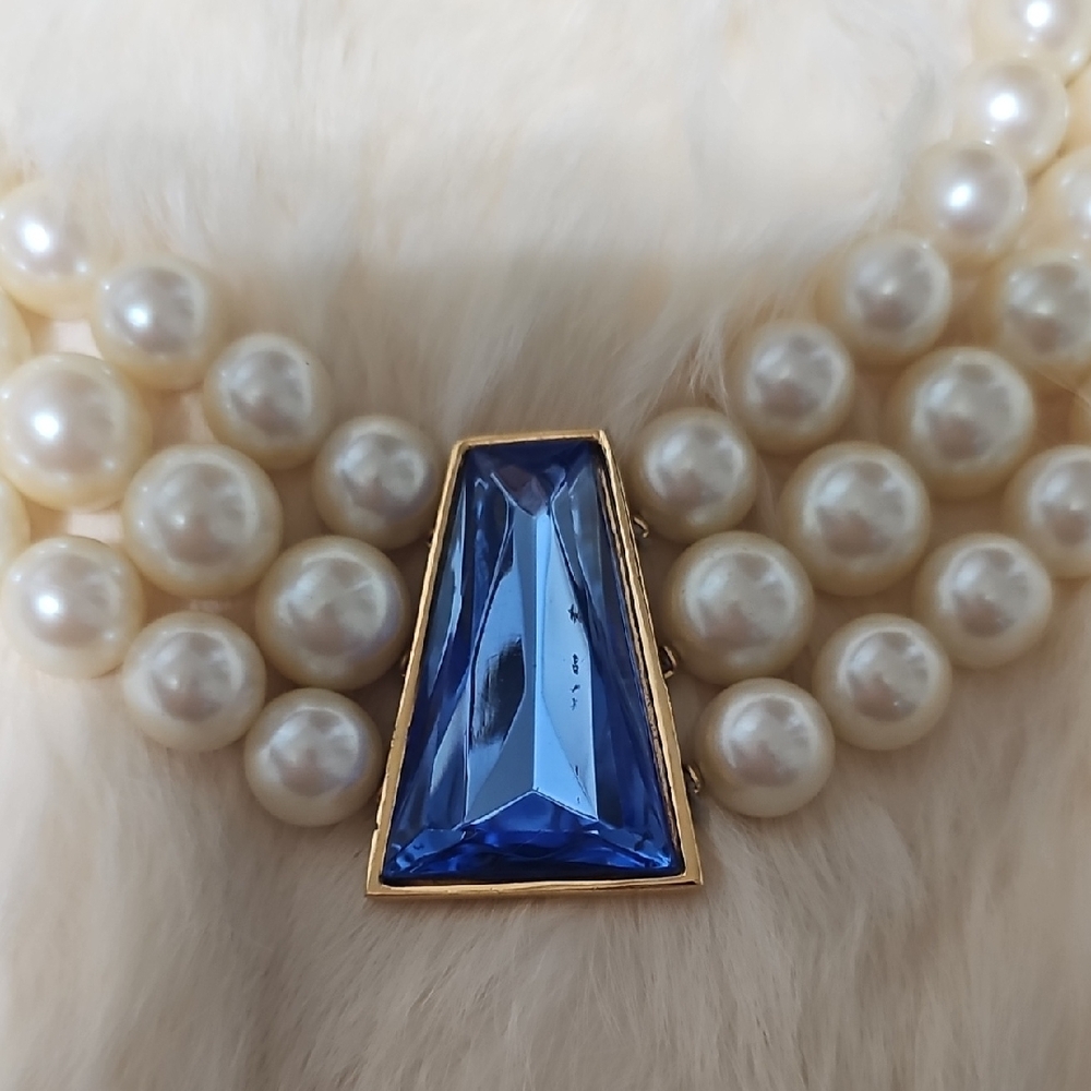 Vintage Creamy White Pearl Choker with Saphire Trapezoid Pendant - Picture 3 of 10